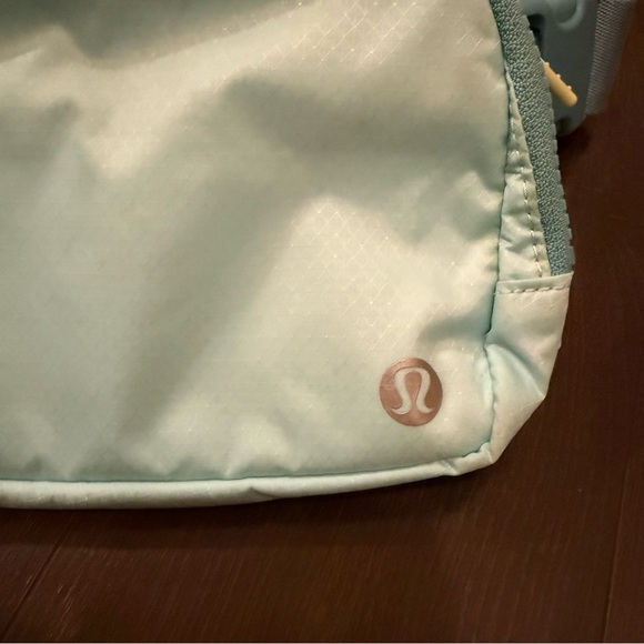 Lululemon Everywhere Belt Bag 1L * Icing Blue / Eton Blue - Picture 4 of 7